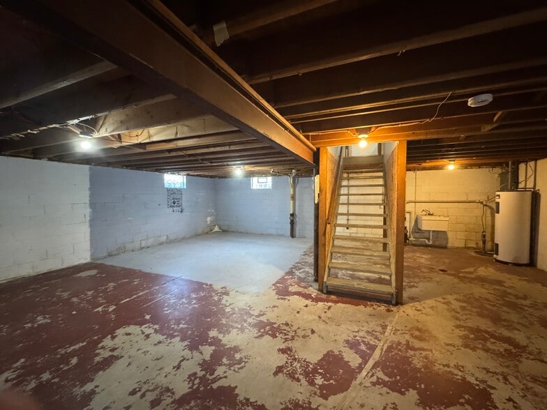 Building Photo - 3129 Runway Ave