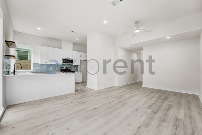 Building Photo - 2000 Riverside Farms Rd