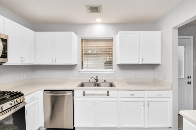 Building Photo - 3919 Rolling Springs Ln