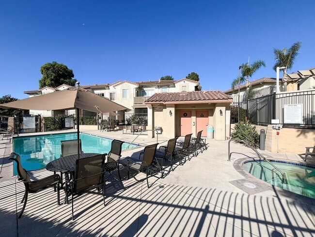 Building Photo - *Special* 3 bedroom townhome located In Rancho Carrillo!