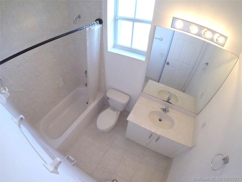 Building Photo - 990 NW 99th Ct