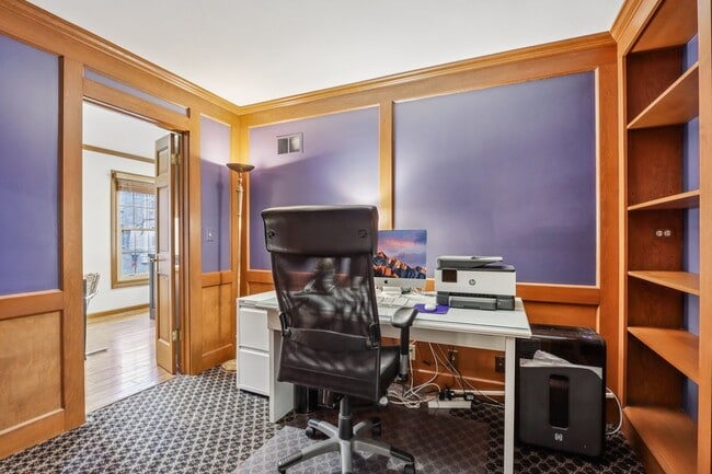 Building Photo - 19 Landmark St