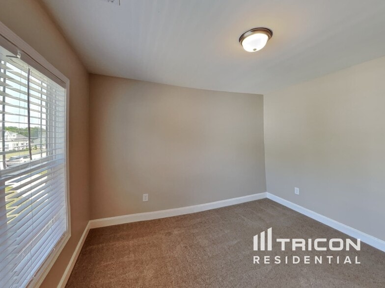 Building Photo - 100 E Goodwin Chase Ln