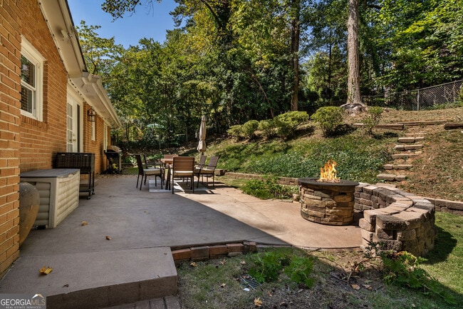 Building Photo - 1460 Valley View Rd