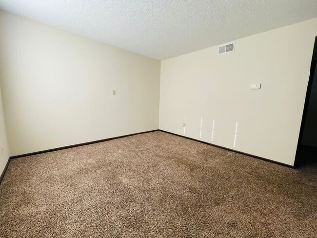 Building Photo - 1406 Magnolia W