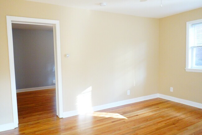 Building Photo - 8520 Greenwood Ave