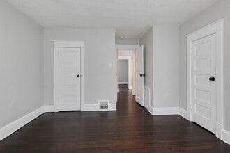 Building Photo - 3 Bedrooms Ready for Rent