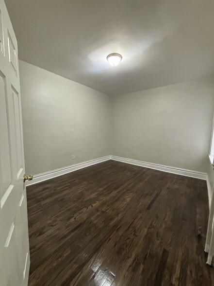 196 Roseville Ave 32 - 205 Roseville Ave