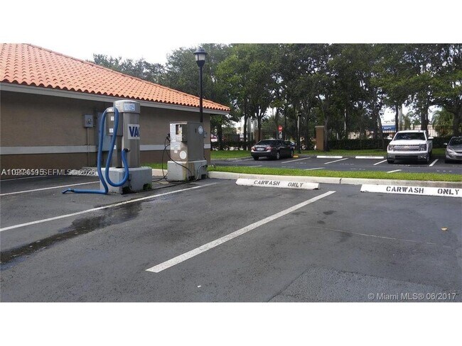 Building Photo - 230 SW 117th Terrace