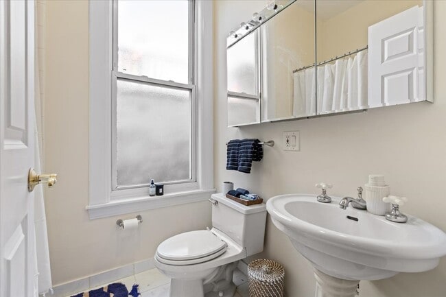 Building Photo - 1633 N North Park Avenue