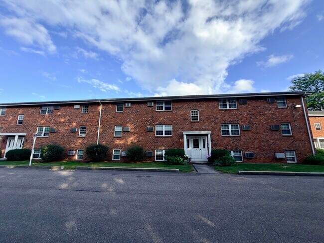 Building Photo - 89 Pleasant St