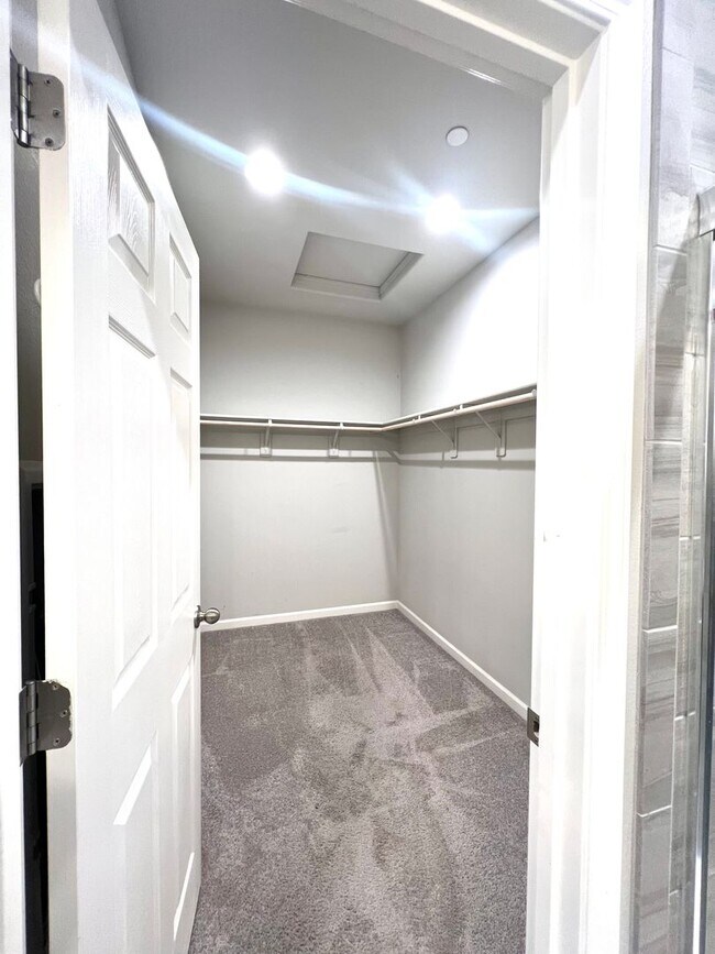 Building Photo - Charming 3 bedroom, 2 Bath Home