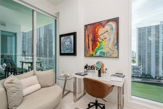 Building Photo - 900 Brickell Key Blvd