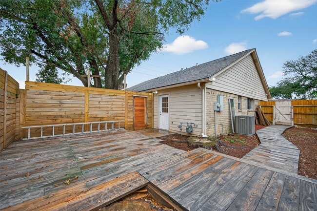 Building Photo - 6102 Crakston St