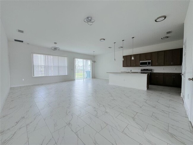 Building Photo - 725 Dennis Ave