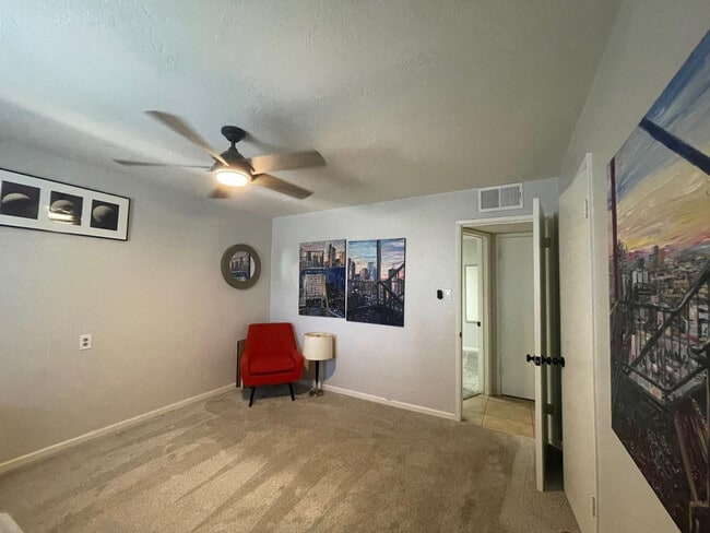 Building Photo - 843 E Butler Dr