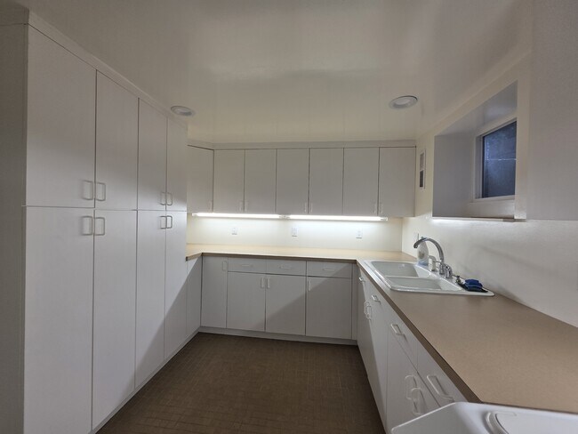 Building Photo - 963 Parkway Dr NW