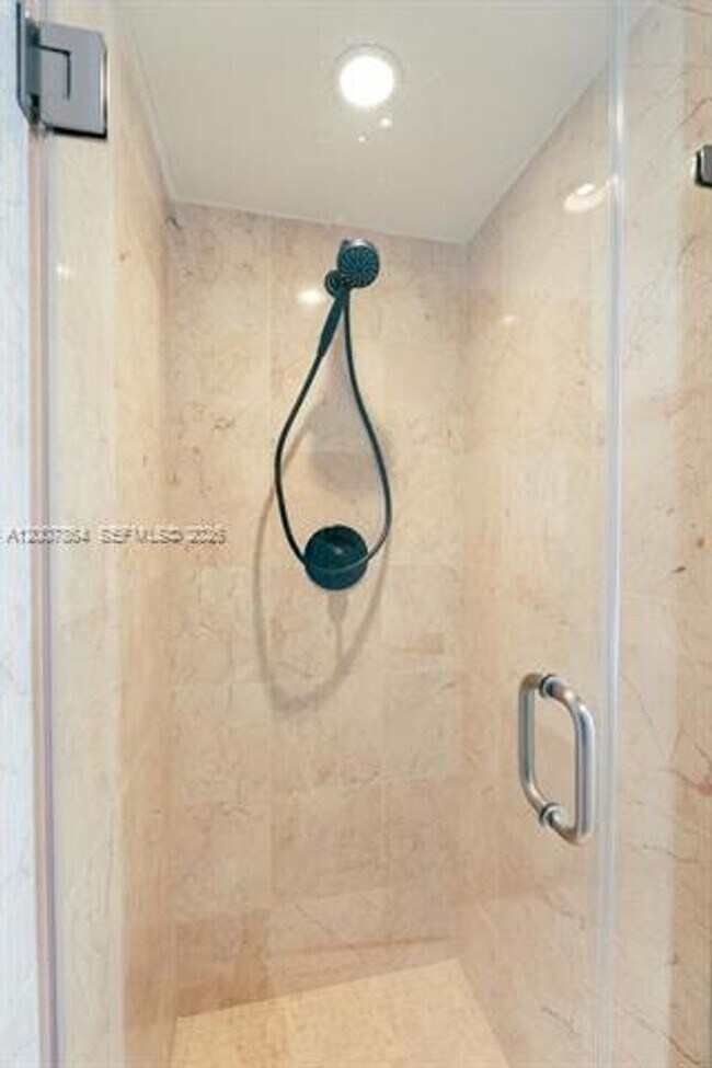 Building Photo - 9225 Collins Ave