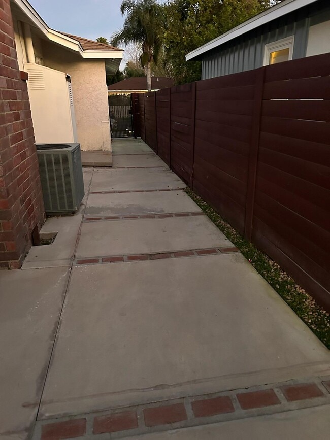 Building Photo - 7011 Jumilla Ave