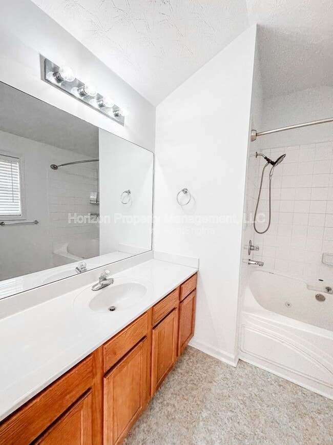 Building Photo - 75 Pearl Chambers Dr