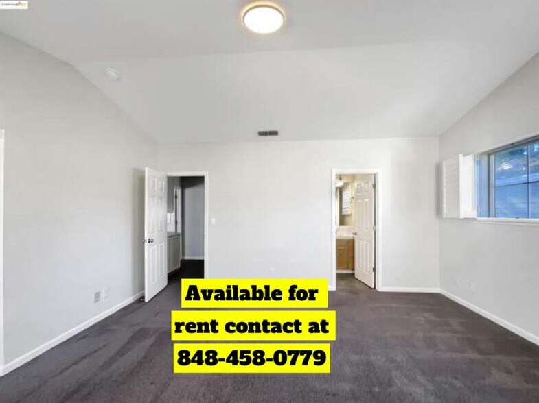 Building Photo - 51 Village Square Pl