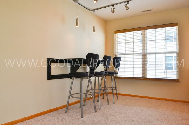 Building Photo - 15221 Alpine Dr