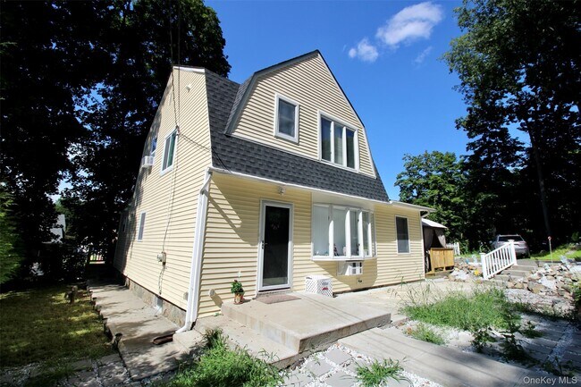 Building Photo - 22 Hillside Ave