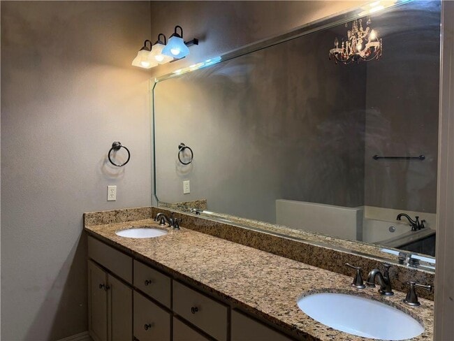 Building Photo - 2509 S Everest Ave