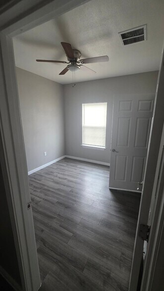 Building Photo - 614 Chihuahua St