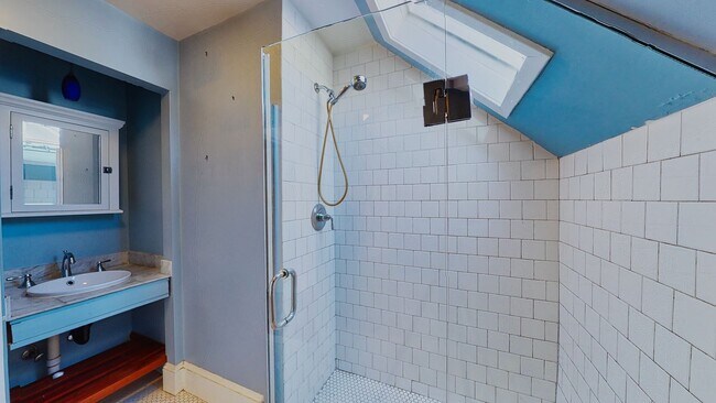 Building Photo - [In-Unit Laundry; Garden] Townhouse-Style Living, with Historical Details & Parking!