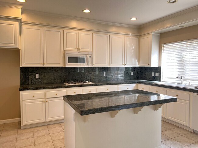 Building Photo - 9307 Swan Lake Dr