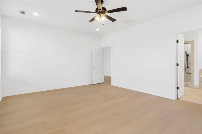 Building Photo - 6902 SW Basswood Ave