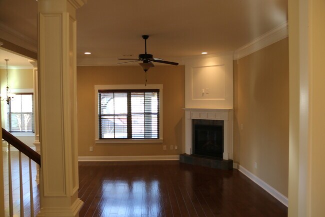 Building Photo - Executive Rental in Cypress Point S/D