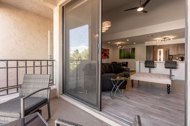 Building Photo - Two bedroom condo