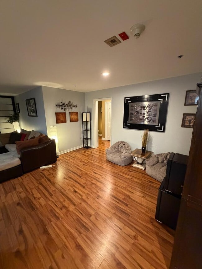 Building Photo - 44 W Broadway