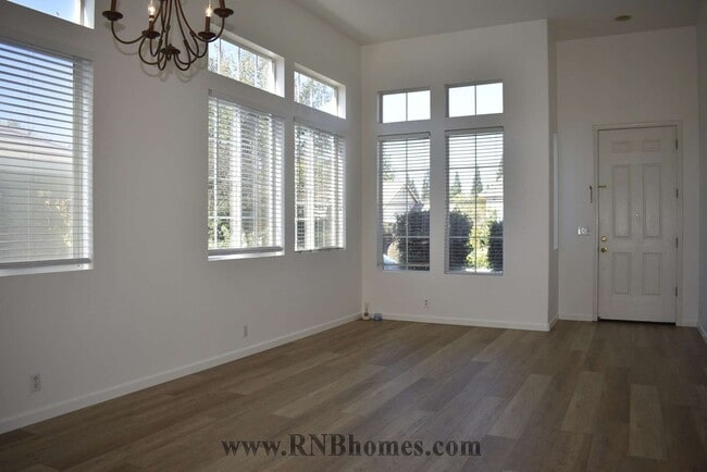 Building Photo - 2108 Macaw Ln