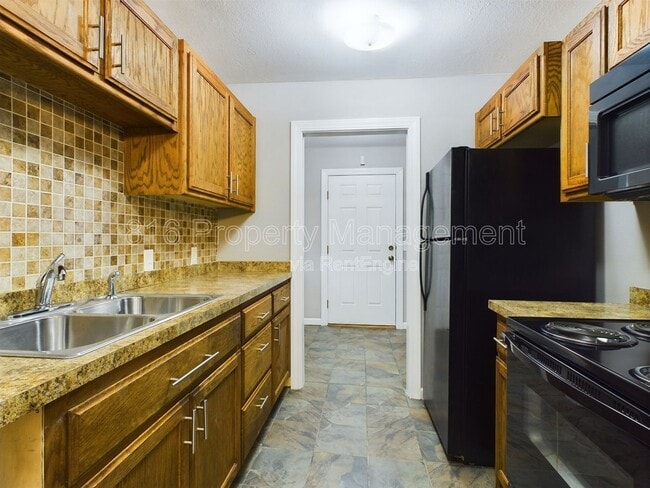 Building Photo - 3024 Flora Ave