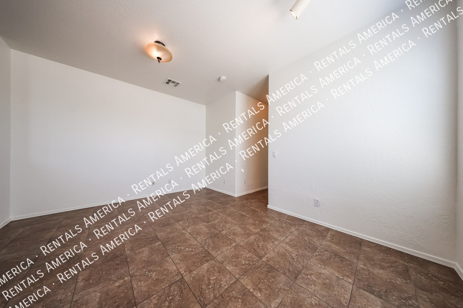 Building Photo - 747 N Port Dr