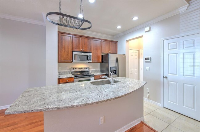 Building Photo - 7570 Tamarind Ave