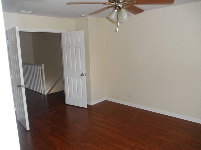 Building Photo - 876 Summit Lake Dr