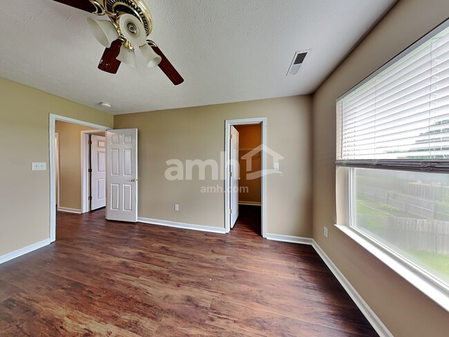 Building Photo - 6889 N Karnes Dr