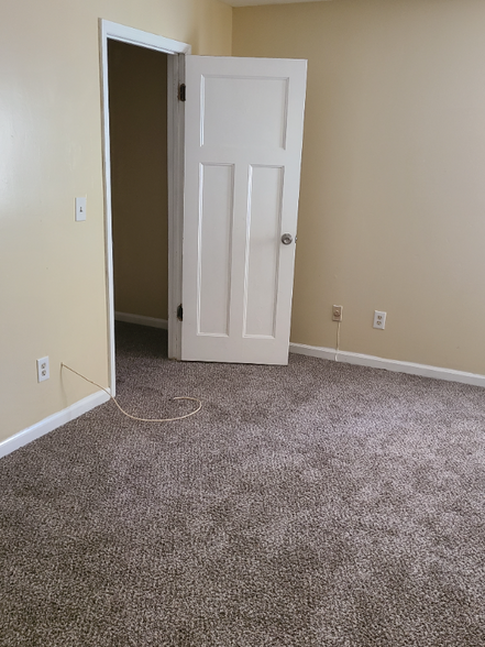 Building Photo - 4110 Hawthorne Cir