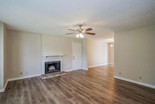 Building Photo - 1005 Waters Edge Cir