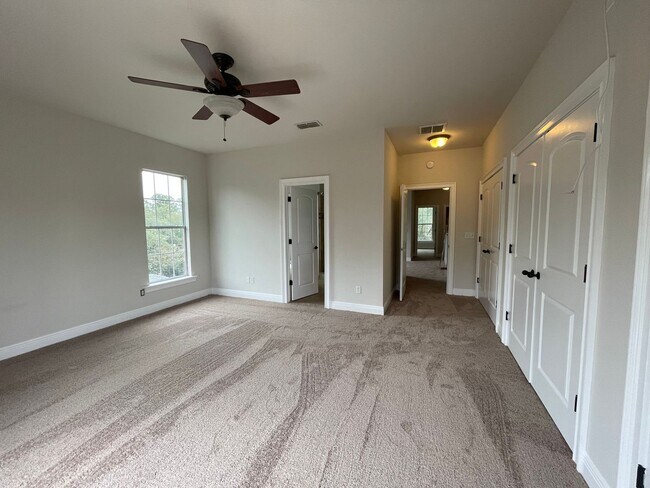 Building Photo - 1330 N Duval St