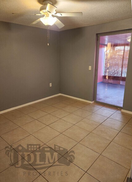 Building Photo - 12515 1st Is