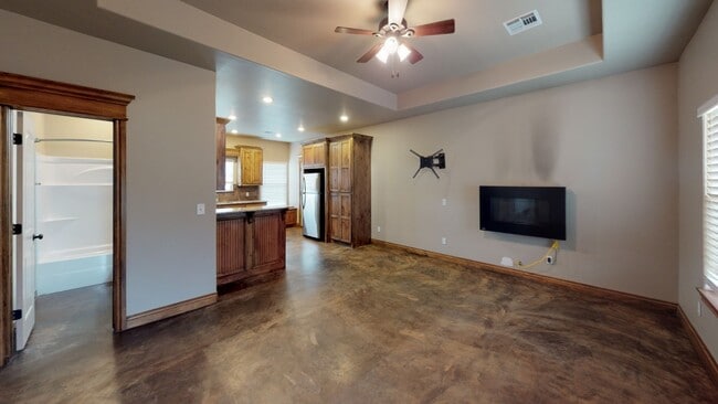 Building Photo - 11201 NE Marigold Ln