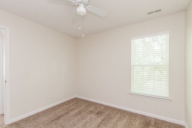 Building Photo - 15476 Stone Hollow Dr