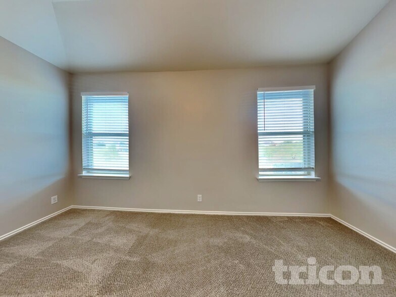 Building Photo - 240 Dragon Ridge Rd