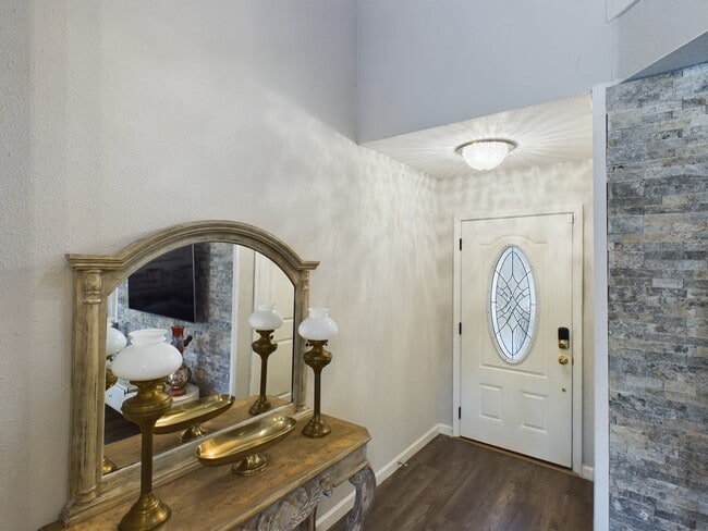 Building Photo - 9400 Doliver Dr