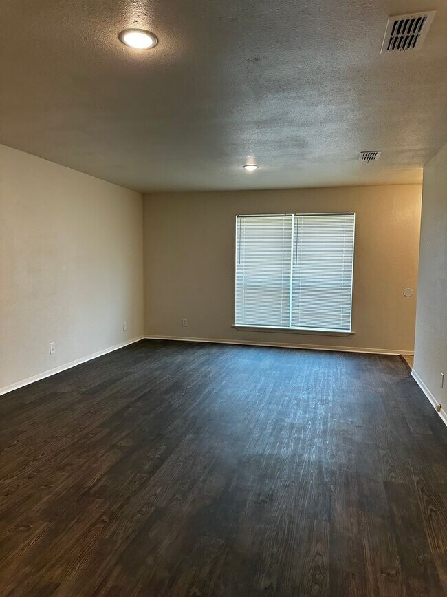 Building Photo - 312 Tammy Lynn Dr